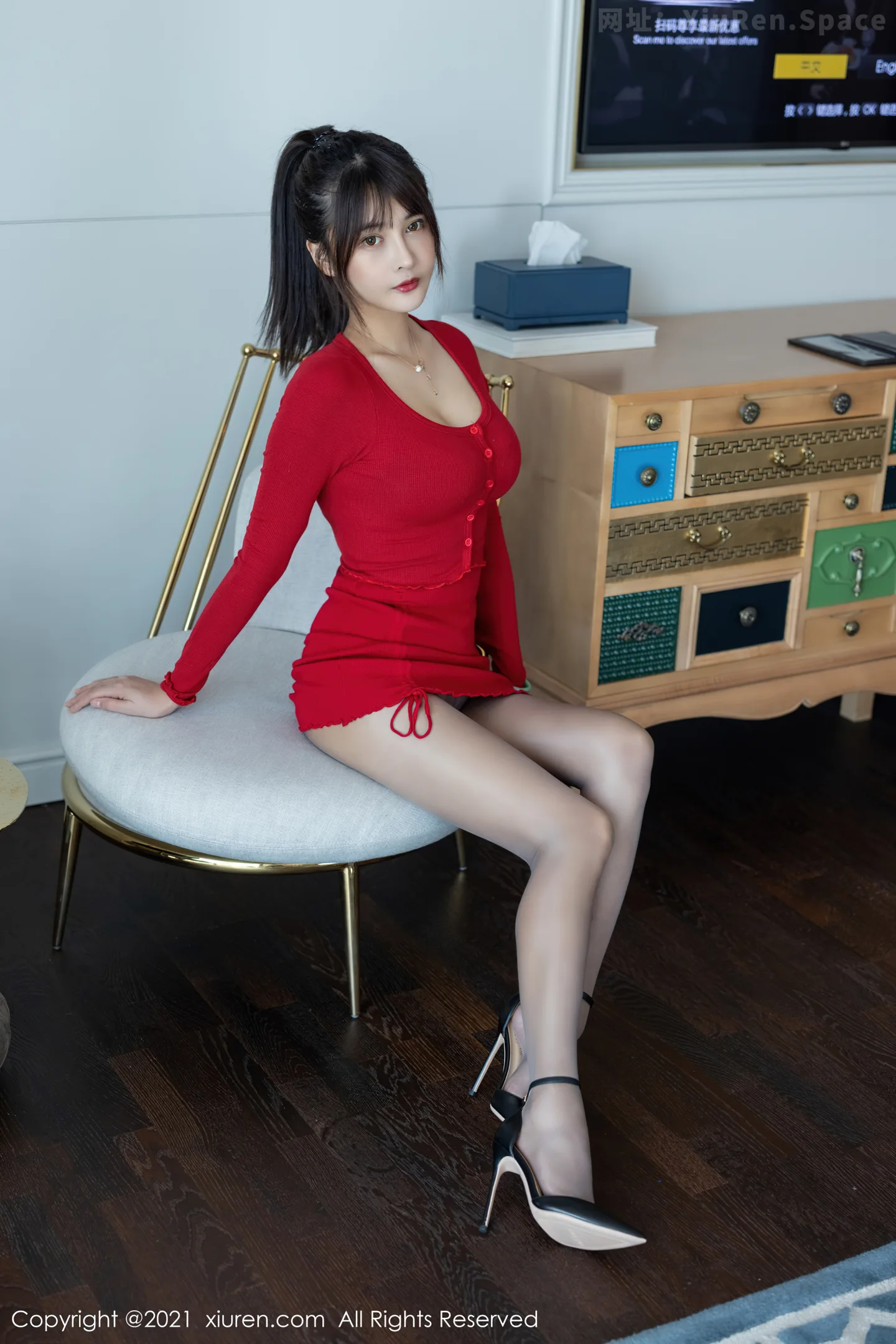 图片[4]-[XiuRen秀人网]VOL.3574 模特萌奈子私房半脱露超薄无内黑丝裤袜秀翘臀屁沟诱惑写真48P-秀人网官方网站